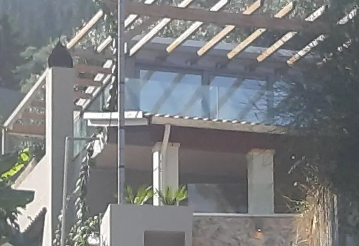 Green Rock Villa - Gardens, Playground And Close To Beach!