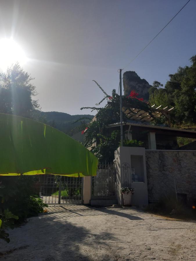 Green Rock - Gardens, Playground And Close To Beach! *